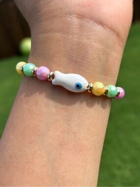Multicolor Beaded Fish Charm Bracelet - Pastel